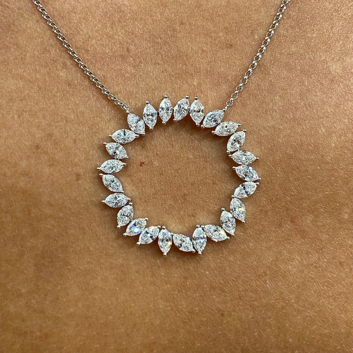 Collier de diamants cultivés en laboratoire de trèfle artificiel de luxe mini mignon de 14 carats