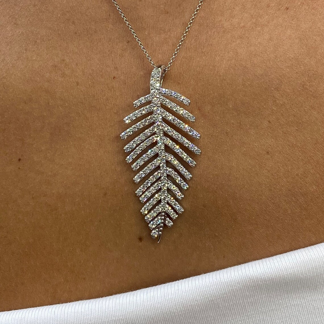 Collier de diamants cultivés en laboratoire de trèfle artificiel de luxe mini mignon de 14 carats