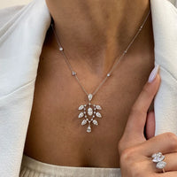 Collier de diamants cultivés en laboratoire de trèfle artificiel de luxe mini mignon de 14 carats