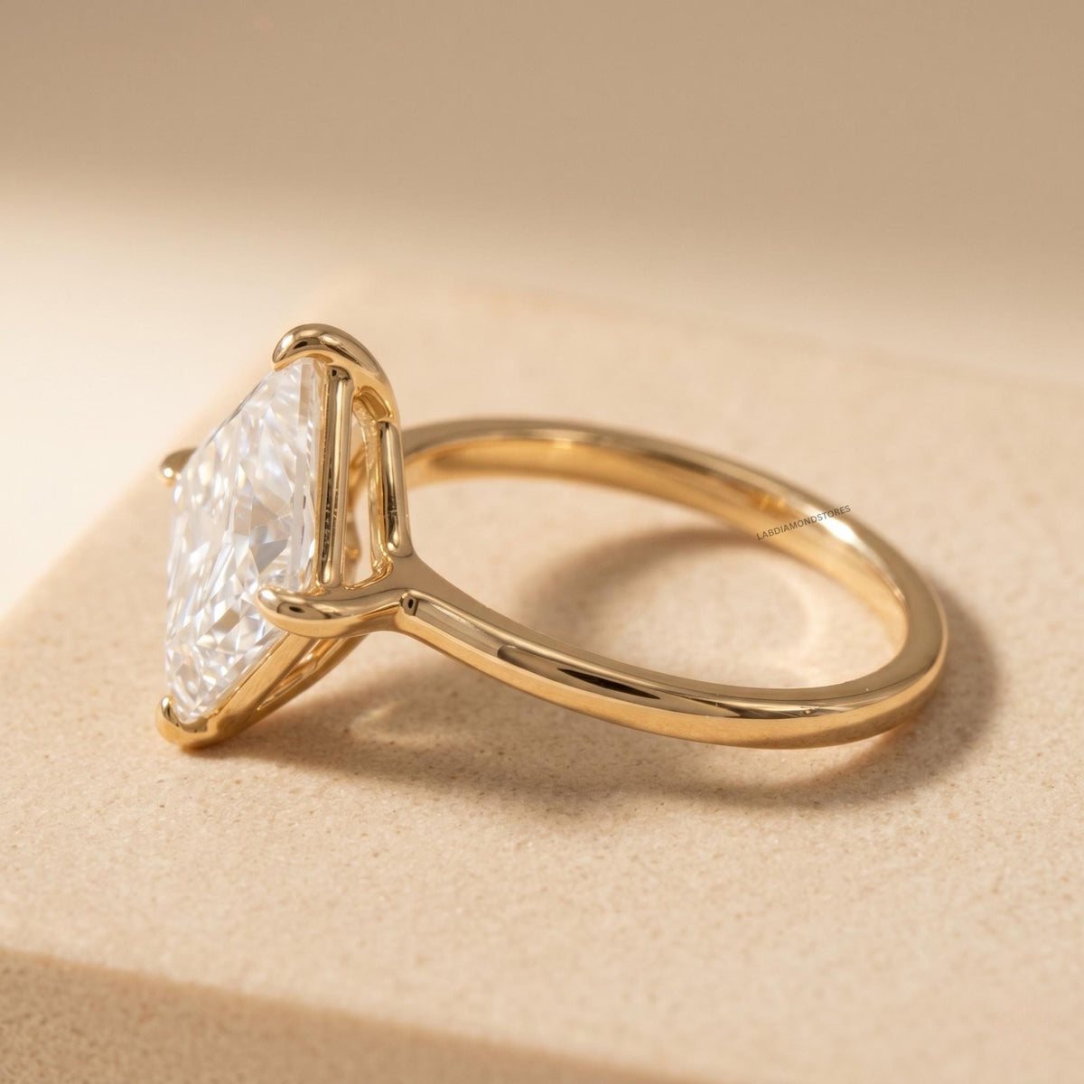 Lab diamond gold engagement ring