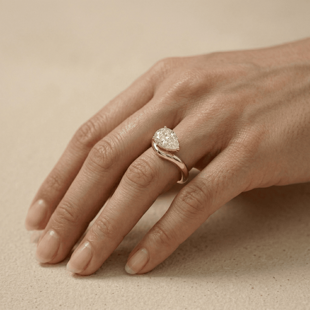 Modern wave band moissanite ring for anniversary