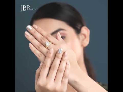 Bague de mariée en diamant cultivé en laboratoire à trois pierres coupées radiantes avec bande assortie