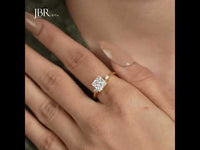 Bague de fiançailles moissanite taille princesse à trois pierres