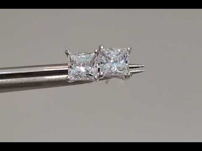 Boucle d'oreille à dos vissé en diamant cultivé en laboratoire taille princesse