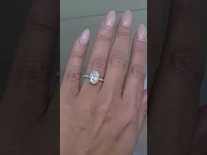 Bague de fiançailles en diamant Moissanite de forme ovale classique sous halo 2 carats