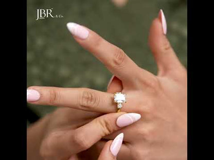 Bague de fiançailles avec diamants cultivés en laboratoire et émeraude à trois pierres de vigne torsadée